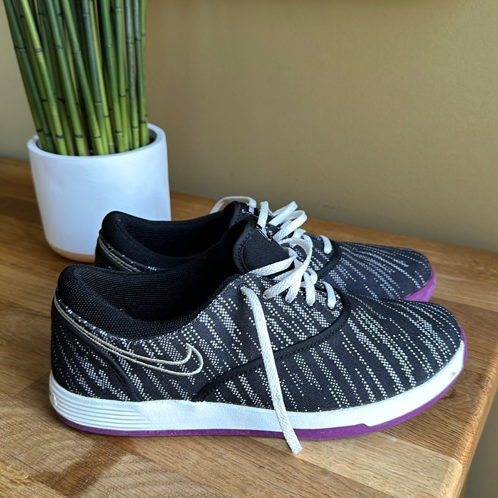 Nike lunarlon purple and grey tennis shoes athletic sneakers flats size 6.5